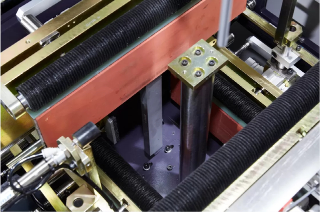 Máquina formadora de cajas de alimentos, café, perfumes y teléfonos con ajuste inteligente